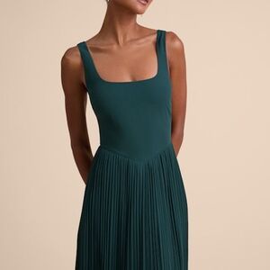 Lulus Naroah Emerald Green Square Neck Pleated Maxi Dress - Size M